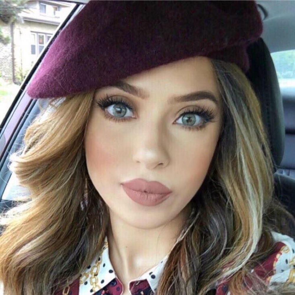 Meet your Posher, Zeana